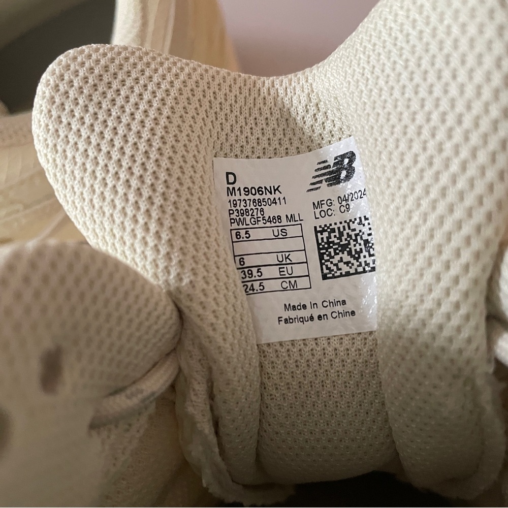 New Balance 1906U Cream Unisex Sneakers. 39.5. New Without Box. - Picture 13 of 13